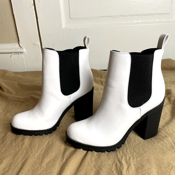 Soda Shoes - Soda white ankle boots